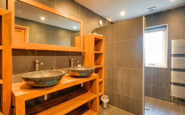 Spacious Farmhouse With Sauna, Hottub