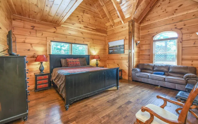 SmokyStays 6 Bedroom Cabin