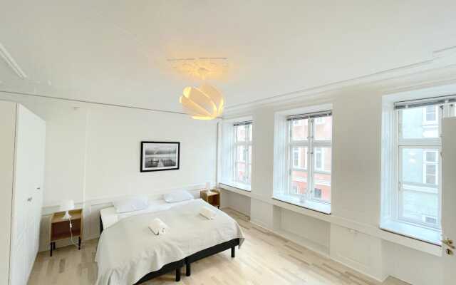 ★Luxury TIVOLI Apt · Scandinavian Design · Heart of CPH★