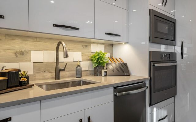 The Lost No Service Fees Penthouse Hot Tub