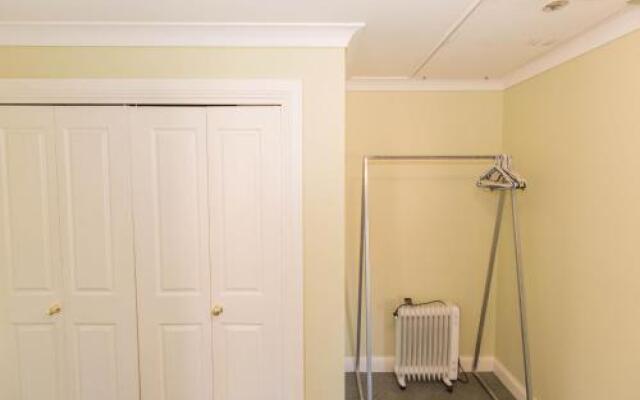 Cobb & Co 3/39 Cobbon Crescent