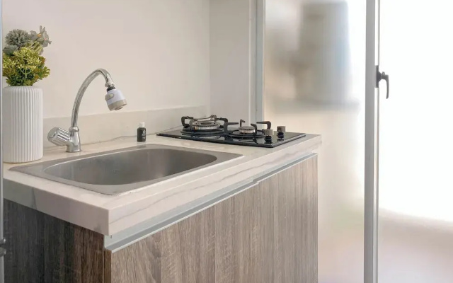 Warm And Simple 1Br Apartment At Vittoria Residence