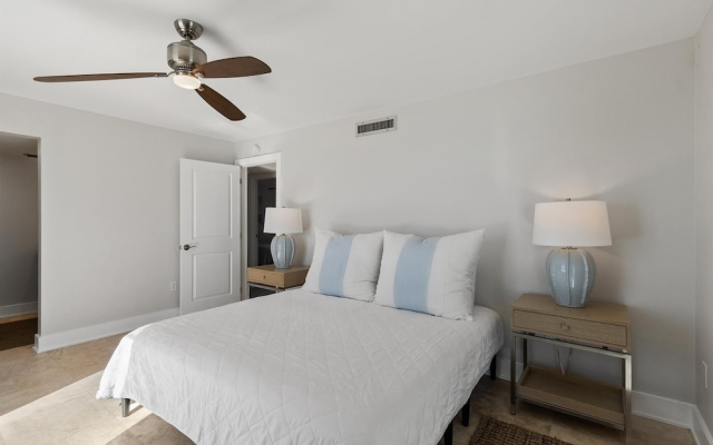 Shoreline Towers 2056 3 Bedroom Condo