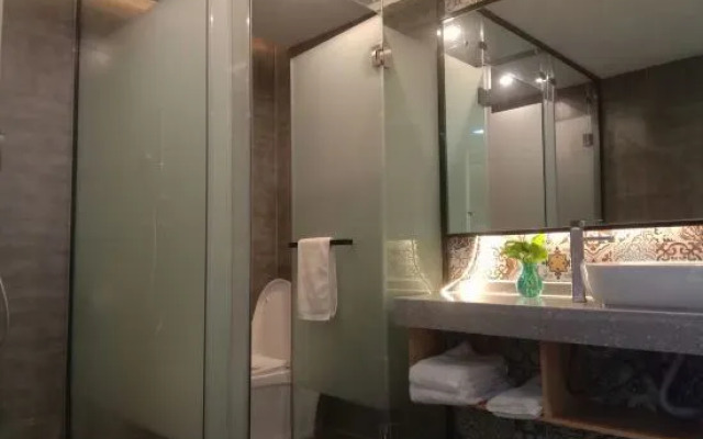 Danzhou Guanlan Shangpin International Hotel