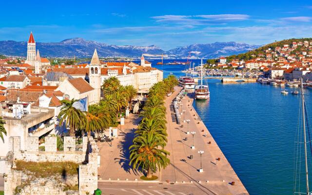 Apartment Ela 220m From the Beach