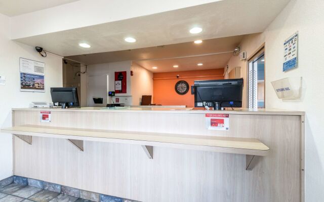 Motel 6 Victoria, TX