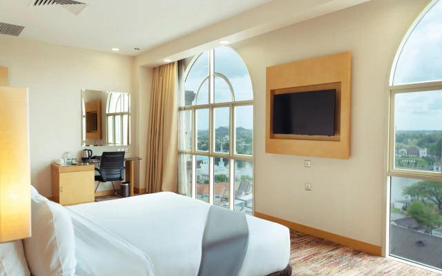 The Waterfront Hotel