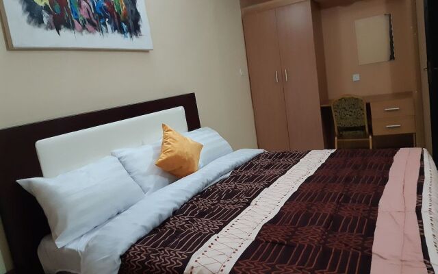 Goddis Apartments