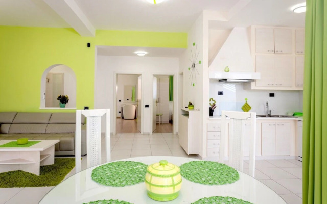 Fimi- With Swimming Pool - A2 Green