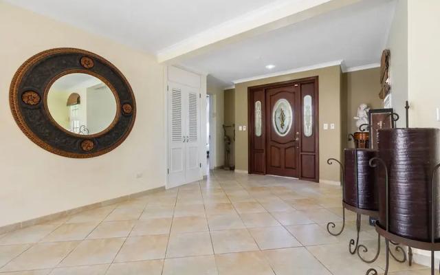 Ocean View 5BR Villa Steps to Beach Privatepool