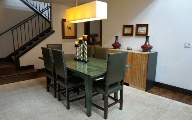 Ski in, Ski out, 3 Bedroom Luxury Residence on Fanny Hill in Snowmass Village