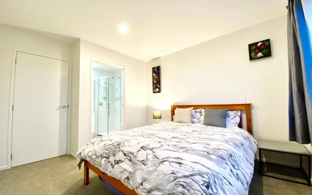 Stunning Townhouse - Walking to Botany Shopping Center
