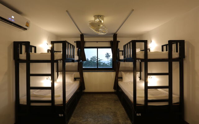 Balcony Party Hostel Beachfront - Adults Only