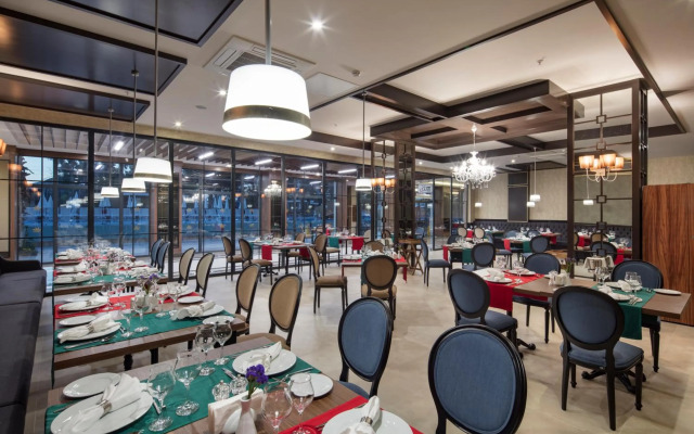 Aydinbey Queen's Palace & Spa - Ultra All Inclusive Resort