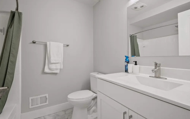 Spacious 2BR 2BA City Haven