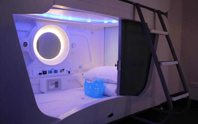 Heybear Capsule Hotel