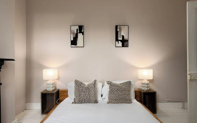 VESTO Three Bedroom Apartment in Clapham
