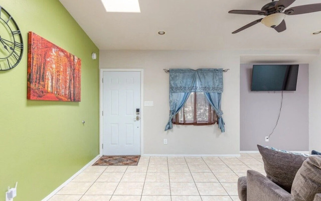 Spacious, Modern, Exquisite 4-bed Home in Tucson