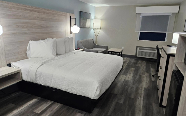 Coratel Inn & Suites by Jasper Park City - Wichita North