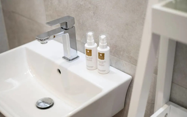 Charming 1BR - Town Centre-parking-stunning Views