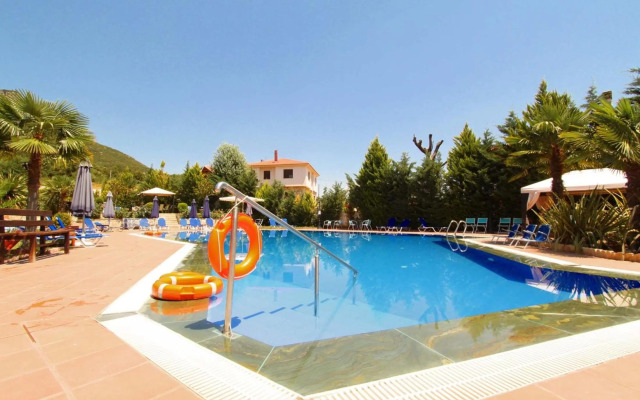 Famissi Eden Hotel