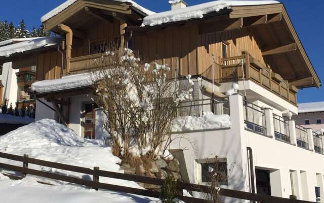 Tasteful Holiday Home in Hollersbach im Pinzgau With Garden