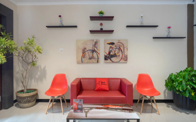 RedDoorz near Botani Square Mall
