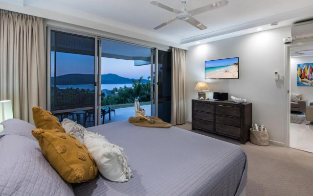 Superior Poinciana 011 on Hamilton Island