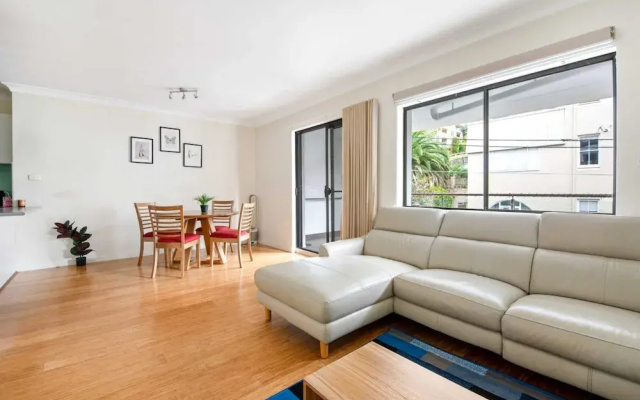 Lovely 2-bed With Balcony