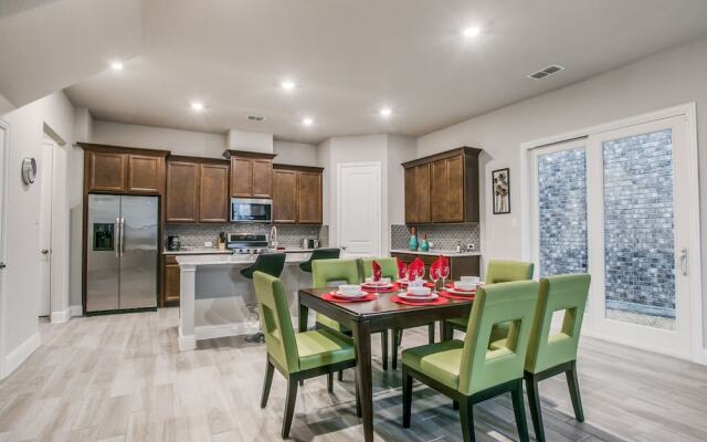 Beautiful furnished 3 bedroom Allen Home