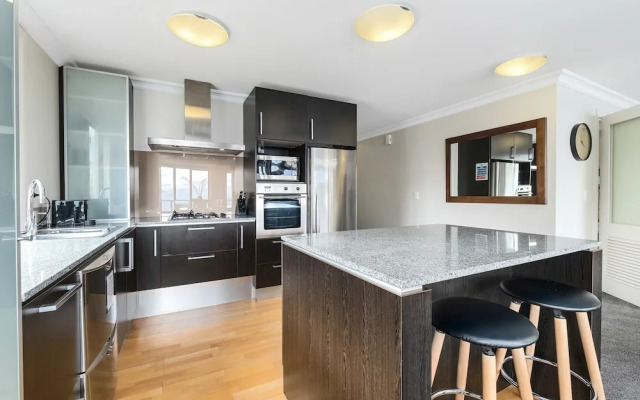 Lakefront Luxury at 912 The Beacon 2 Bed