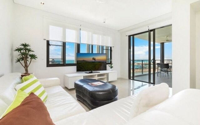 2 Bedroom Waterfront Apartment - 6206