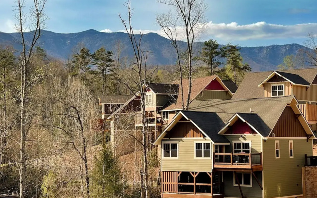 Hilltop Haven - Four Bedroom Chalet