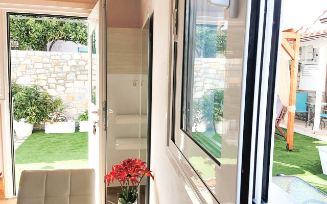 Del Sol Suites
