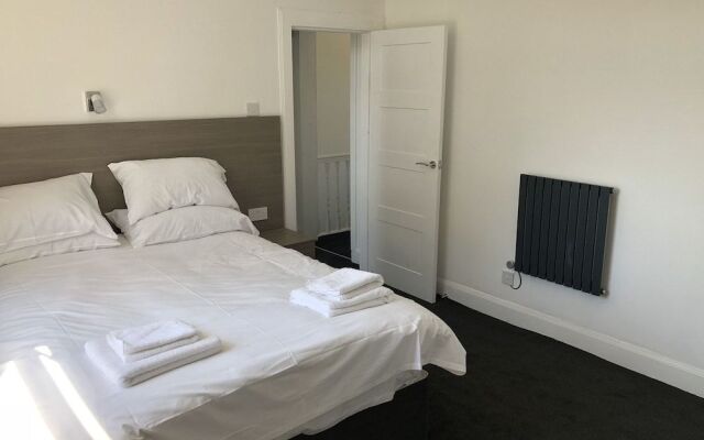 Glasgow Airport Holiday Home