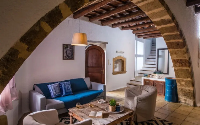 Koutouloufari House by Checkin