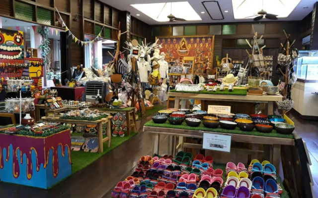 Chuchai Buri Sri Amphawa