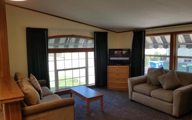 Black Hawk Motel and Suites