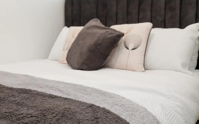 Victoria Road Apartment in Stoke