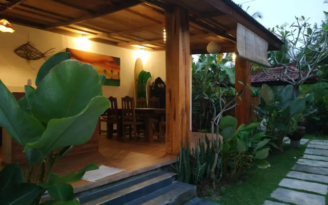 Surf Retreat Villa Sari