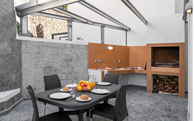 Casa Amaro Sunset by OurMadeira