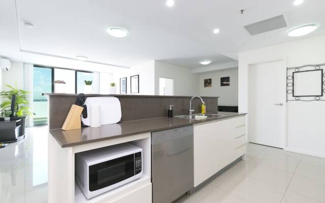 Penthouse near Airport & CBD