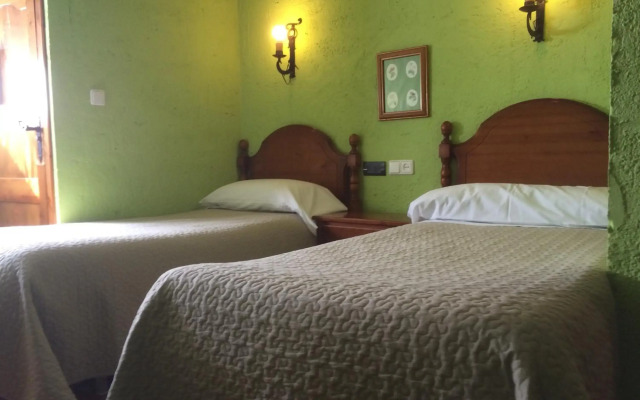 Hermanos Macías Hotel