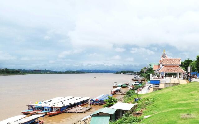 Buakham Rim Khong