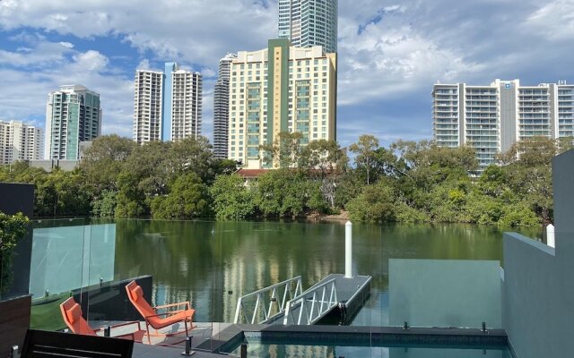 Gold Coast Private Villas - Waterfront Villas