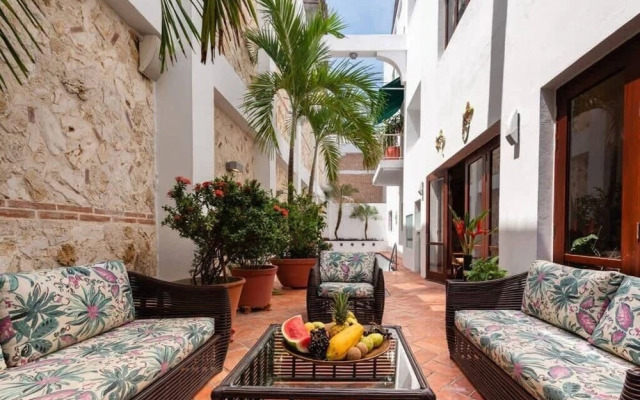 Luxury Apartment– Private Pool & Rooftop Jacuzzi