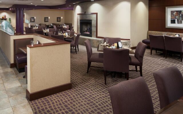 DoubleTree Suites by Hilton Hotel Cincinnati - Blue Ash