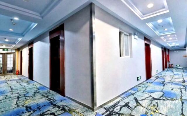 Super 8 Hotel (Beijing Liyuan Metro Station)