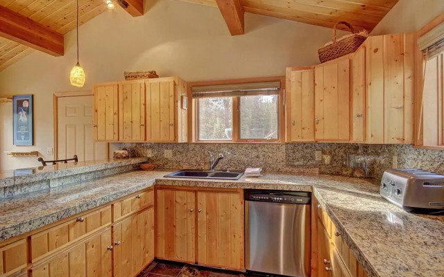 Black Bear 5 Br Home by RedAwning