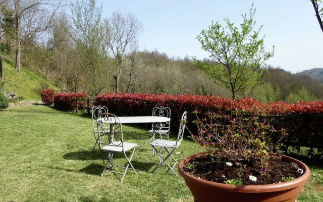 Tranquil Villa in San Romano di Garfagnana with Hot Tub